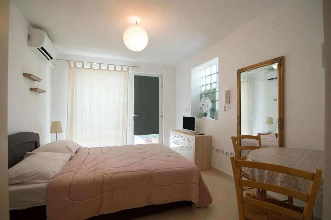 Apartments Lilly 0*, Banjole Croatia